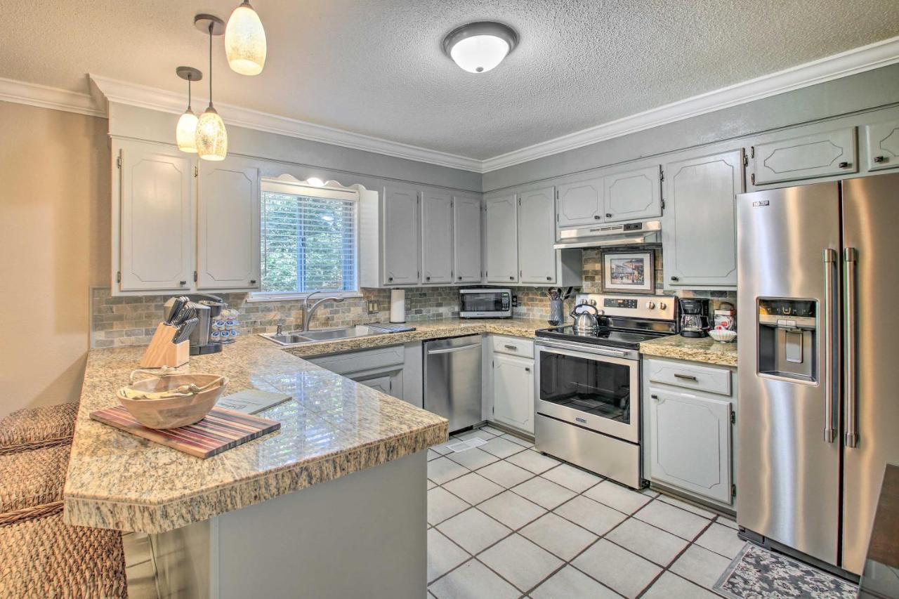 Charming Hot Springs Home With Sunroom And Yard エクステリア 写真
