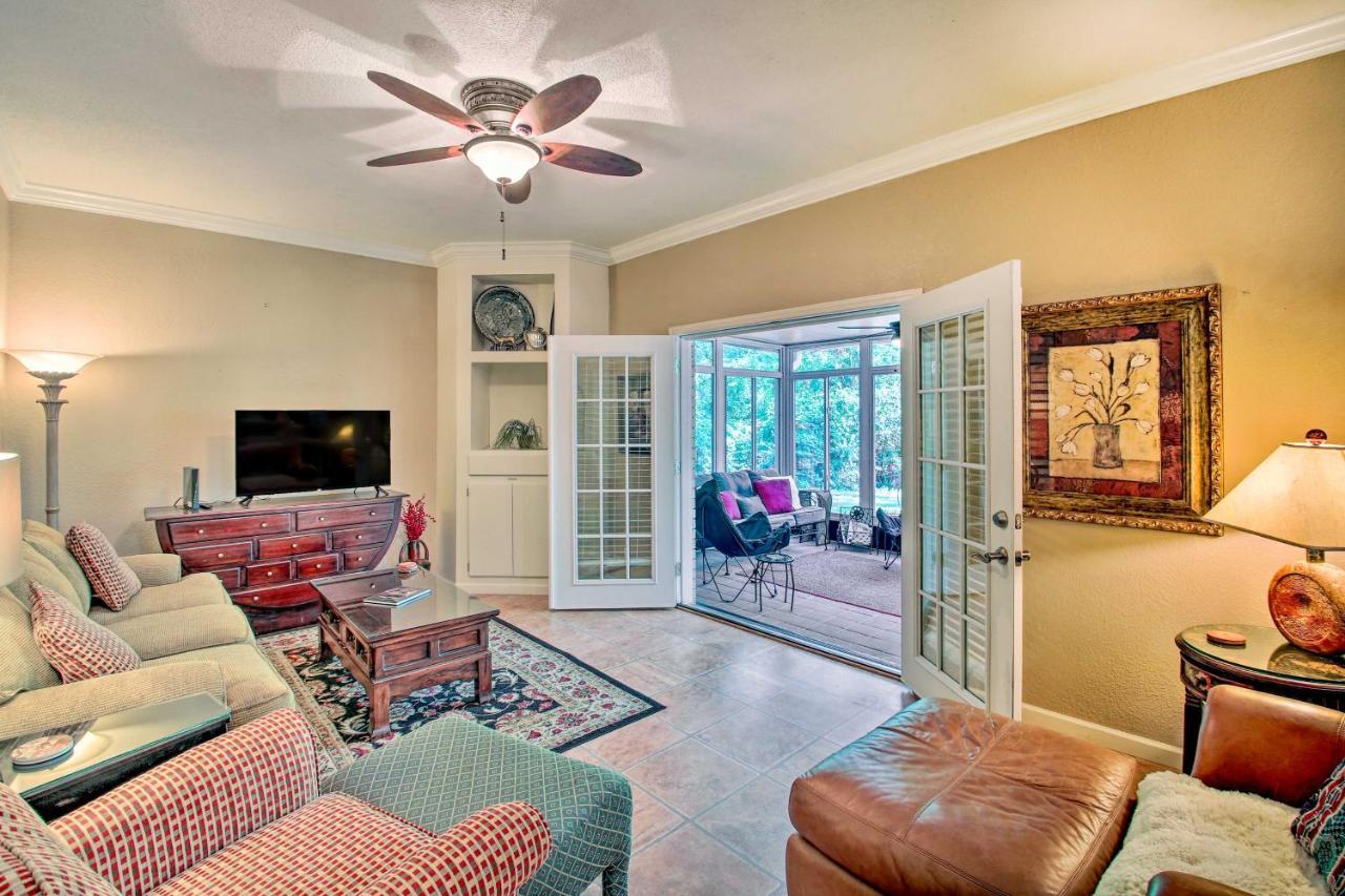 Charming Hot Springs Home With Sunroom And Yard エクステリア 写真